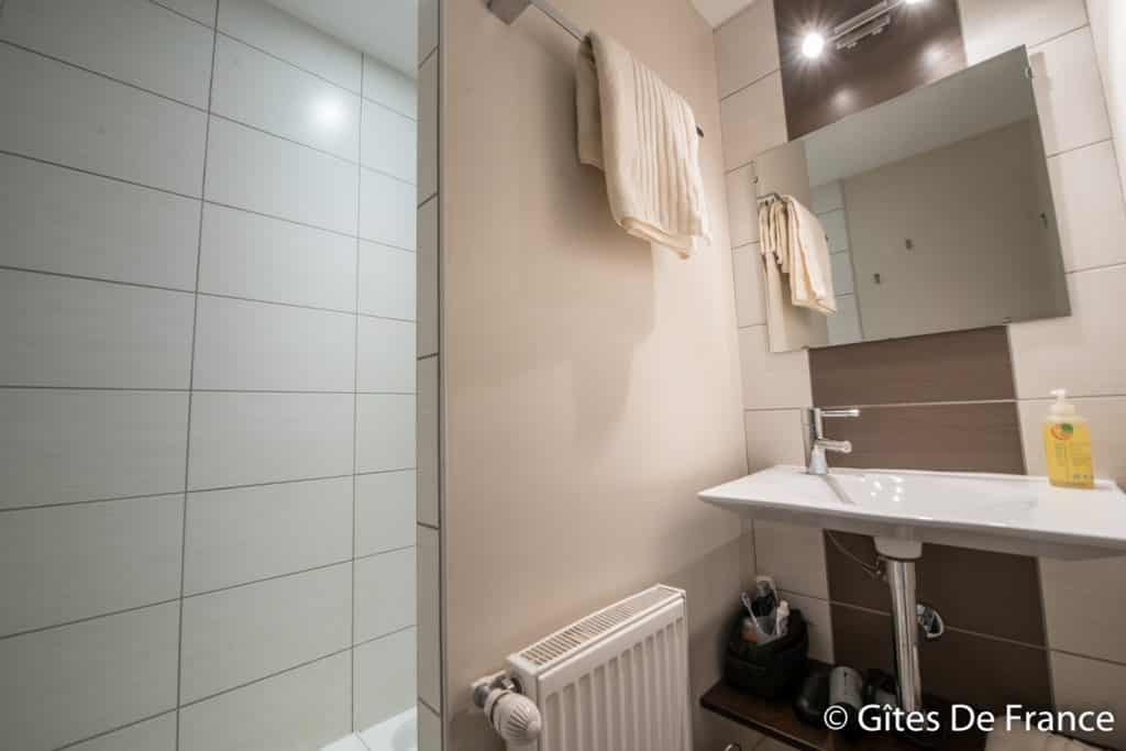 La salle de bain de chambre Icare de la Maison d'hôtes Altamica