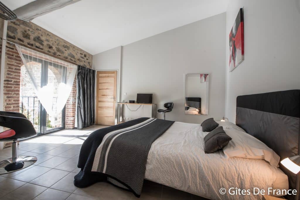 La chambre Vitis de la Maison d'hôtes Altamica avec vue sur le jardin