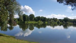 altamica chambres d'hôtes à Cournon d'Auvergne avec un plan d'eau proche de la rivière Allier