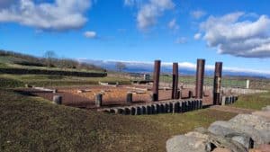 Lire la suite à propos de l’article Sur les traces des Gaulois : le Plateau de Corent, un site archéologique exceptionnel en Auvergne