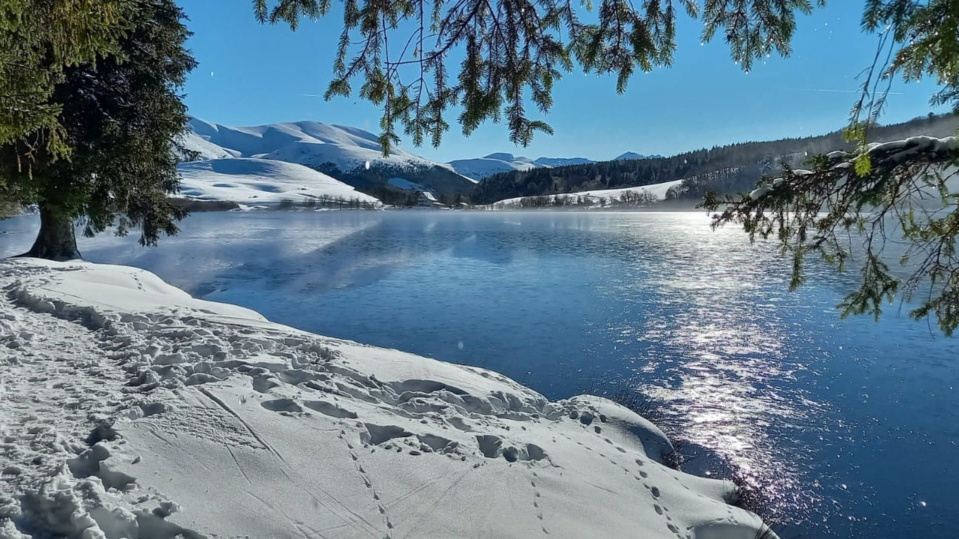 You are currently viewing L’Auvergne, pays des grands espaces, devient en hiver un véritable paradis blanc
