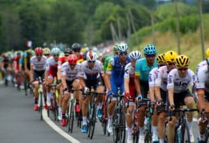 Altamica et le Tour de France cycliste 2023, illustration avec un peloton de coureurs